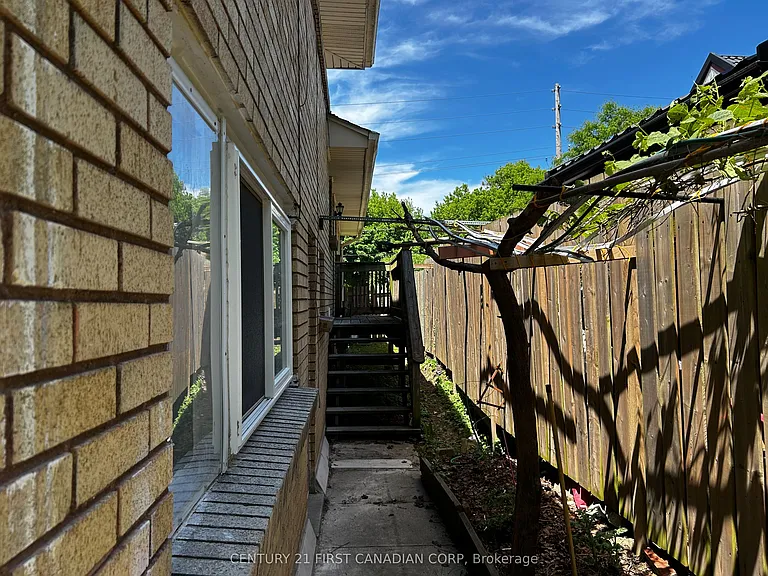 699 Huron St #A — Photo 30