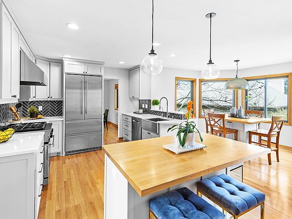 3rd image of 6315 Sequoia Cir
