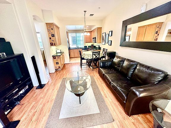 5th image of 2860 Escala Cir
