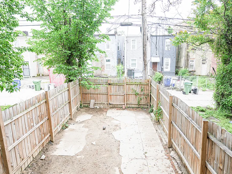 Carswell St — Photo 25