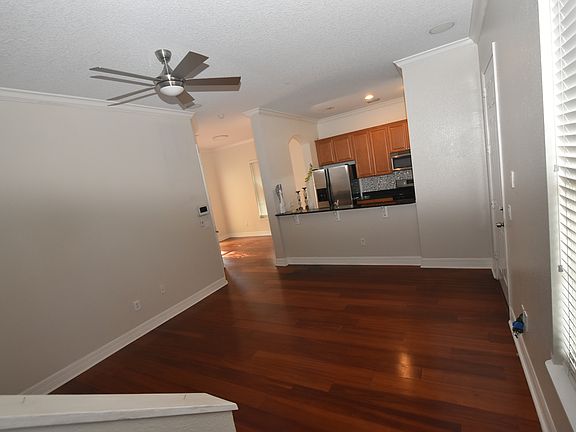 4th image of 1007 Edison Park Ct