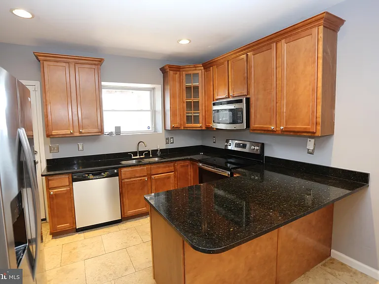 524 S Bouldin St — Photo 4