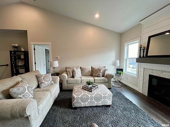 4th image of 606 Titus Ct