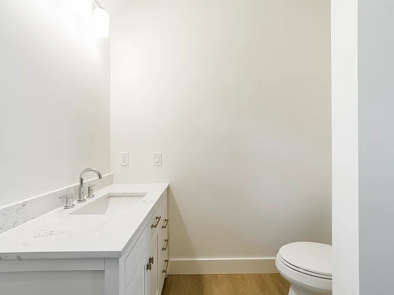 962 Alexander St — Photo 28