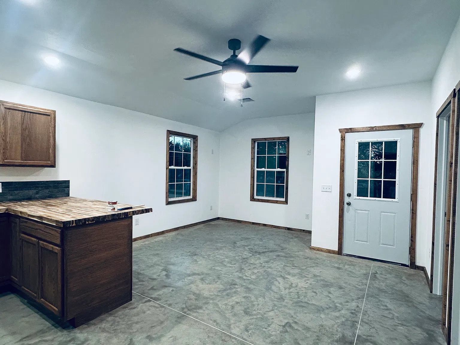2 bed, 765 sqft, $1,300 — Photo 3