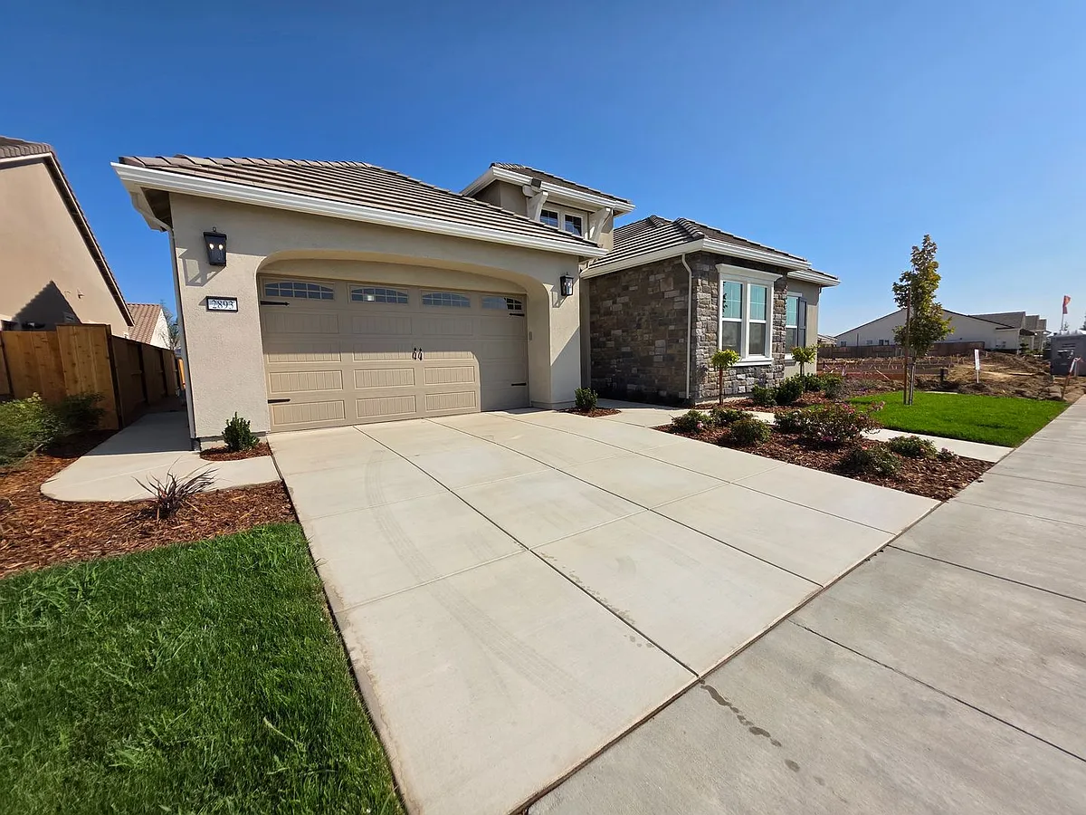 Building Photo - 2893 Hickory Ln