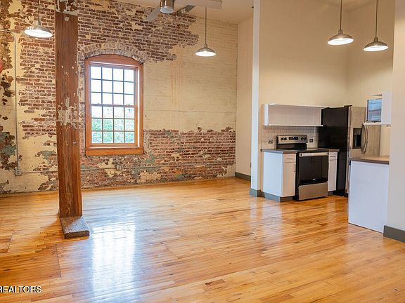 4th image of 222 N Central St #306