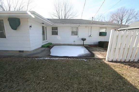 3rd image of 1023 N Walnut St