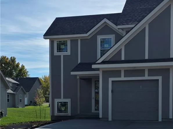 509/511 W Smith St, Spring Hill, KS 66083