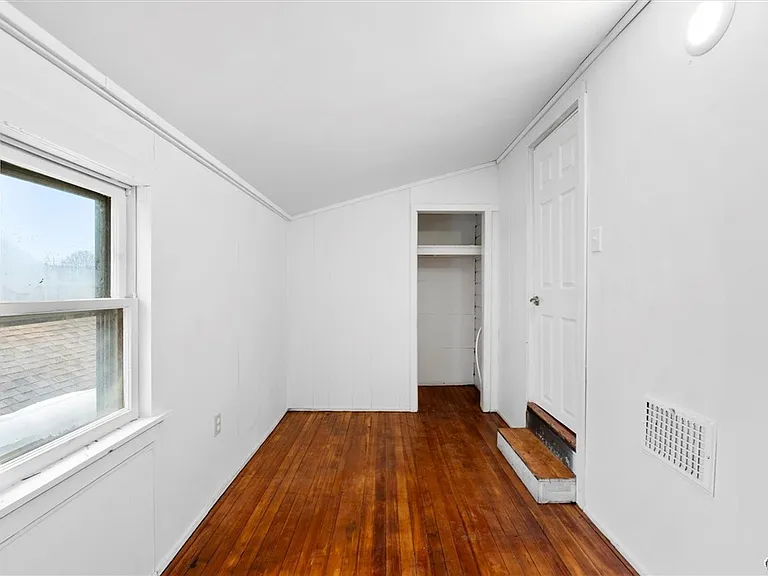 104 Kincaid Ave — Photo 5