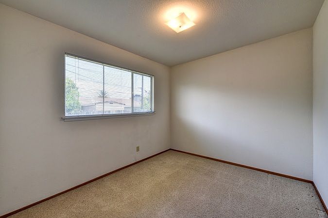 1st image of 709 Norwich Ct