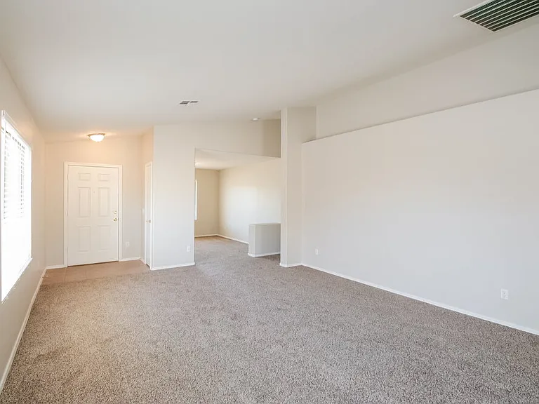 6426 W Watkins St — Photo 2