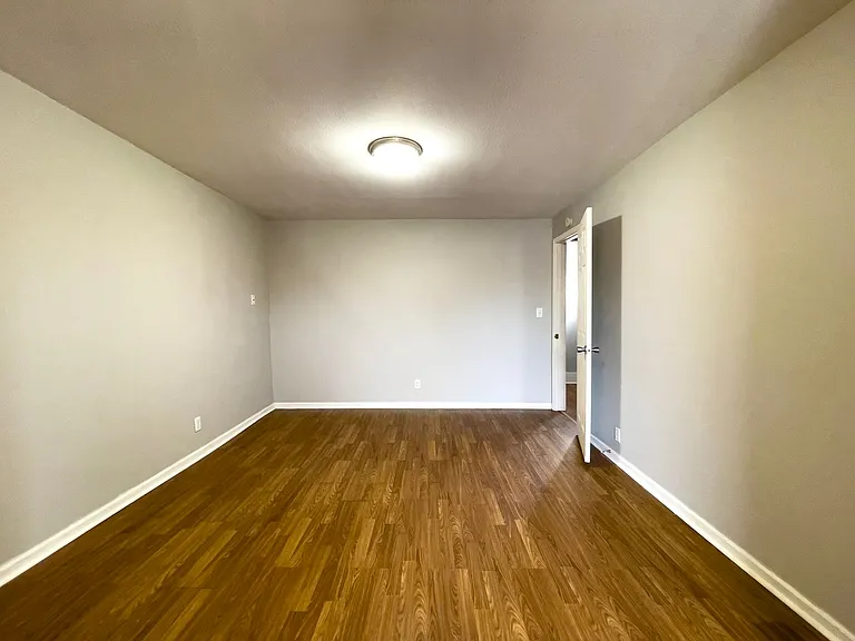 118 N Martin St — Photo 24