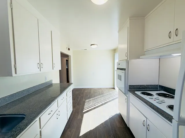 723 Redwood Ave #723 — Photo 7