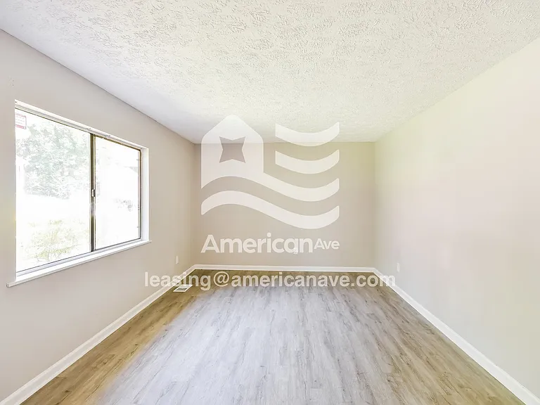 297649_002_living_room_13796936.jpg