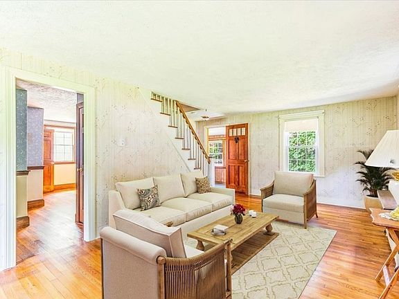 3rd image of 312 Broadway