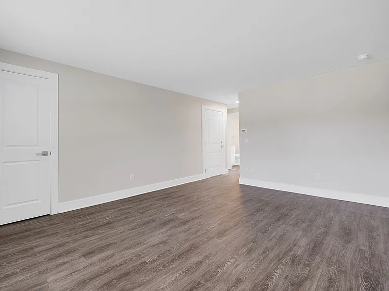 4500 Dewey Ave Apartments — Photo 12