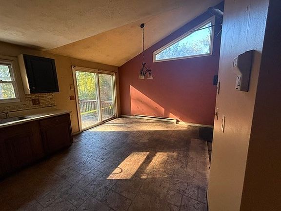 5th image of 8 Windy Ridge Rd