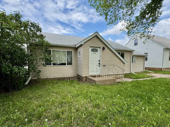 820 Sheridan St, Holdrege, NE 68949