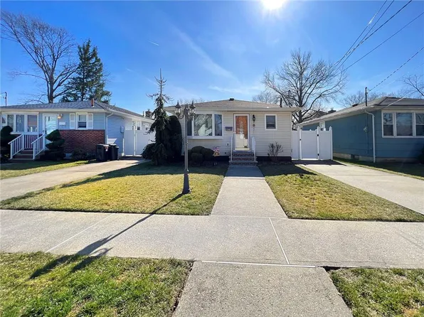 348 Penn Ave, Staten Island, NY 10306