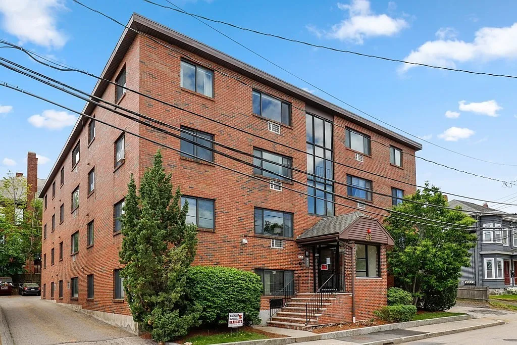 2 bed, 812 sqft, $2,400 — Photo 1