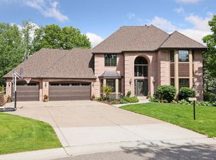 685 Valley View Ct, Shoreview, MN 55126