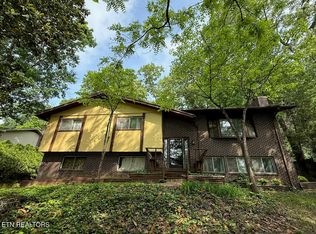 102 Westwind Dr, Oak Ridge, TN 37830