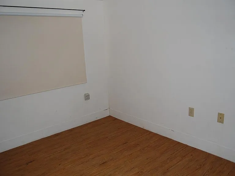 1050 N 2nd Ave — Photo 14