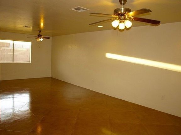 3rd image of 1231 W Delaware St #1