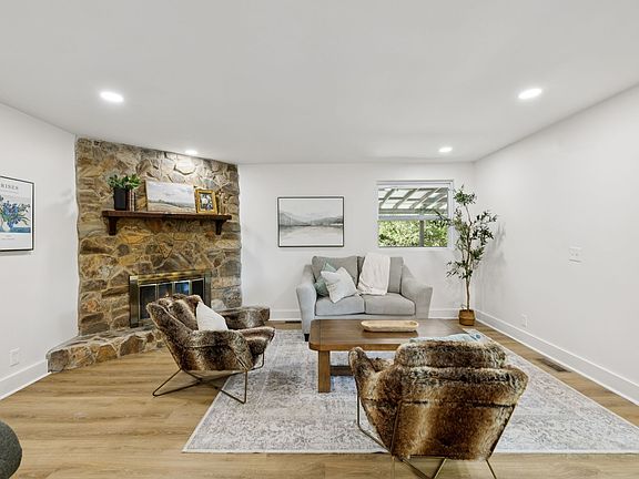 5th image of 1016 Rustic Hills Dr