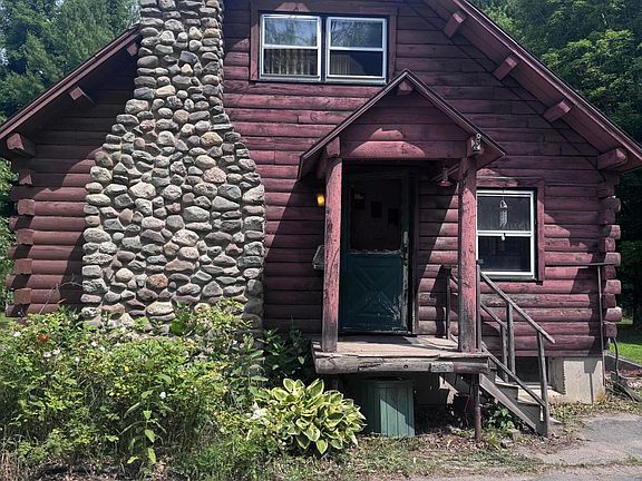 2nd image of 723 Middle Road