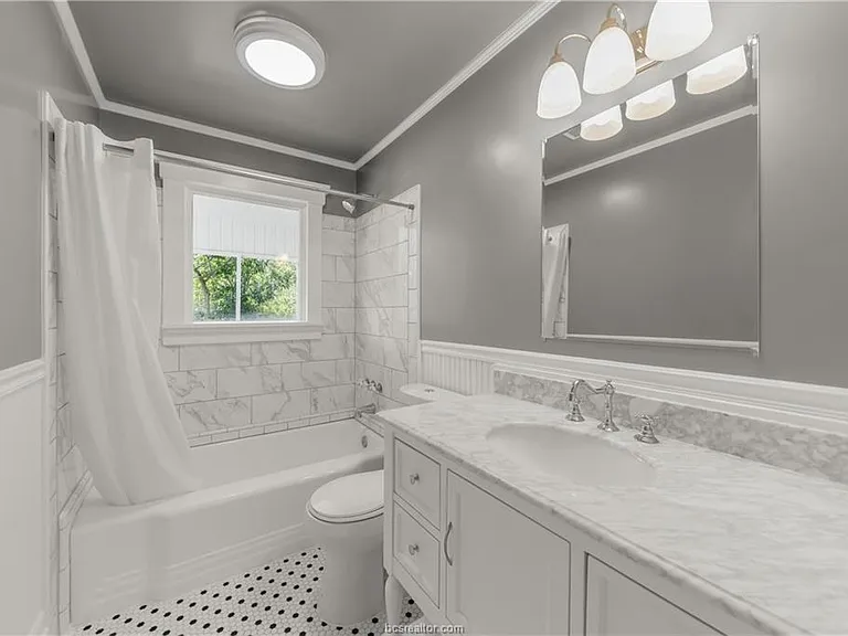 807 Enfield St — Photo 13