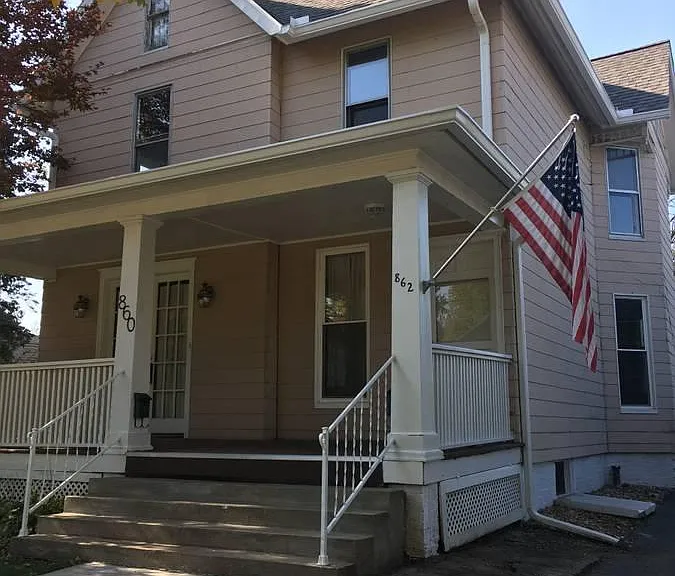 862 N Cedar St