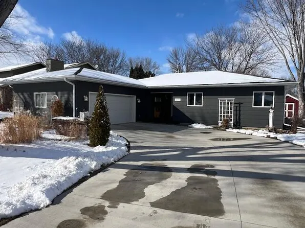 1637 Somerset Dr, Aberdeen, SD 57401