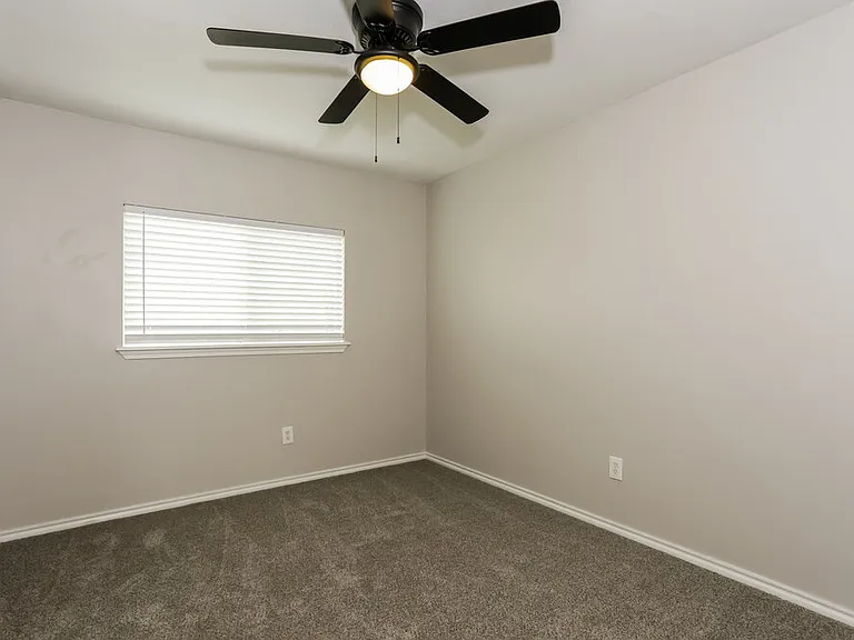 629 Gibson St — Photo 13
