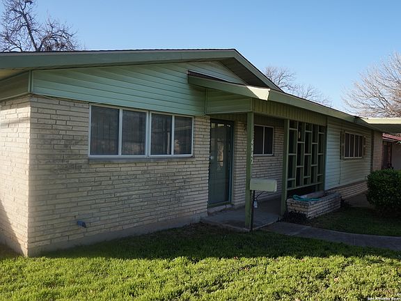 2nd image of 4942 Creekmoor Dr