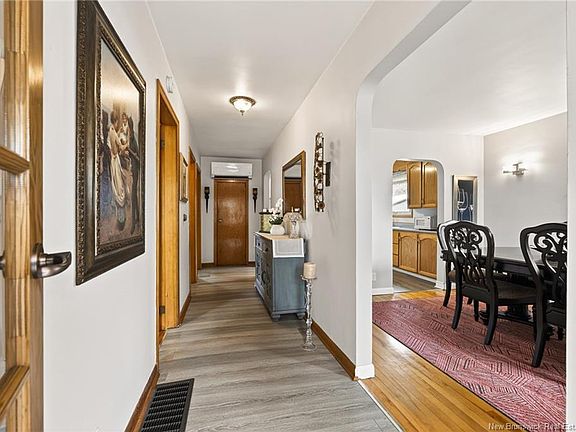 4th image of 62 Frontenac Dr