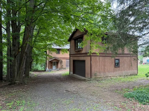 271 Ridge Rd, Oswego, NY 13126