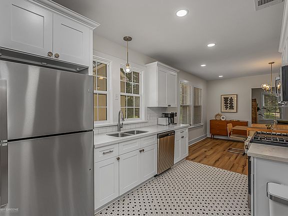 3rd image of 508 Forest Ave