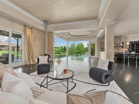 5th image of 10817 E Glengate Cir