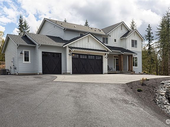 Photo is of our Model Home on Lot 14, the 2972 sq ft Wagner plan and is for illustration purposes only. May depict colors and enhancements that are not available with every floor plan.>