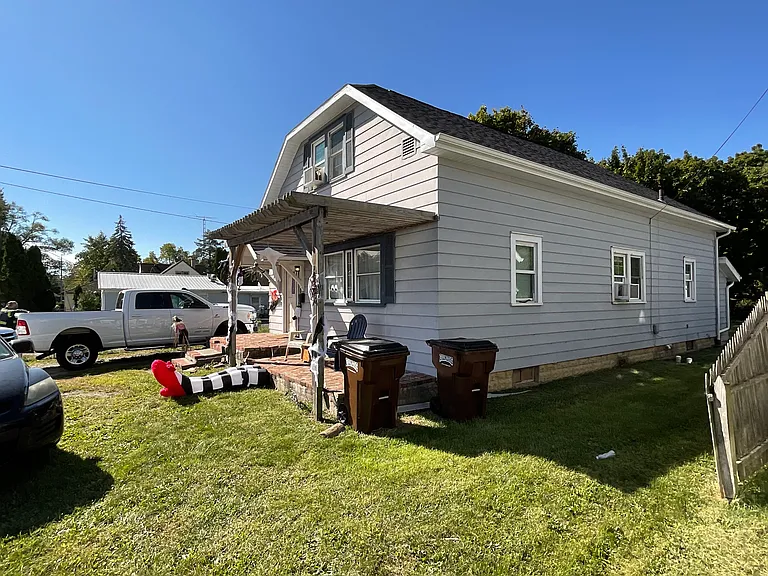 404 Osborn Ave — Photo 2