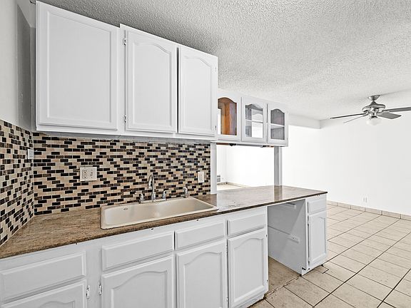 2nd image of 18620 Hatteras St Unit 274