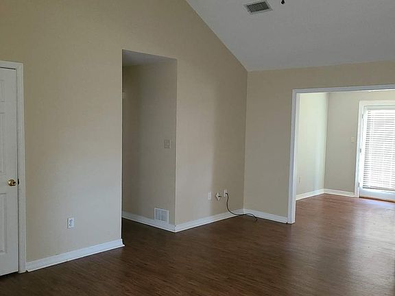 4th image of 3713 Bluff Oak St