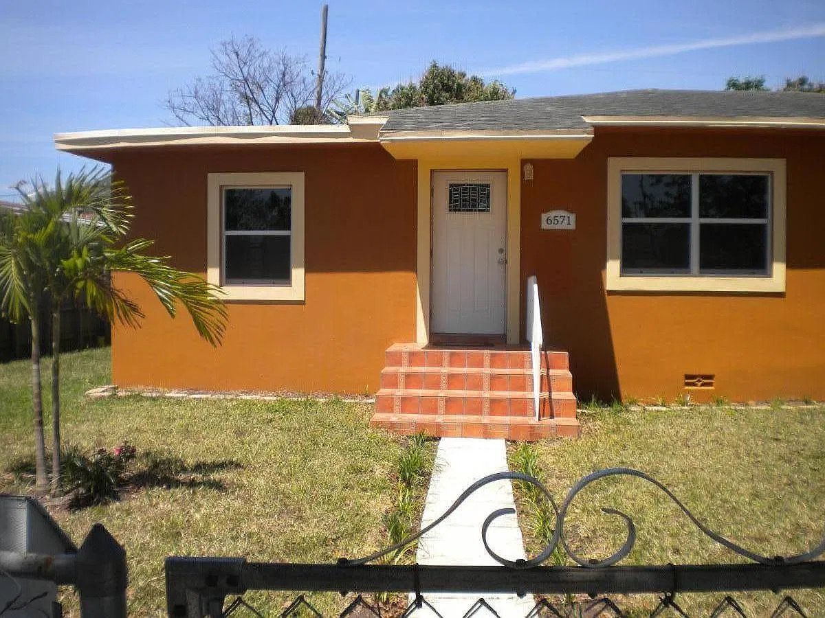 3 bed, 7875 sqft, $3,550 — Photo 1