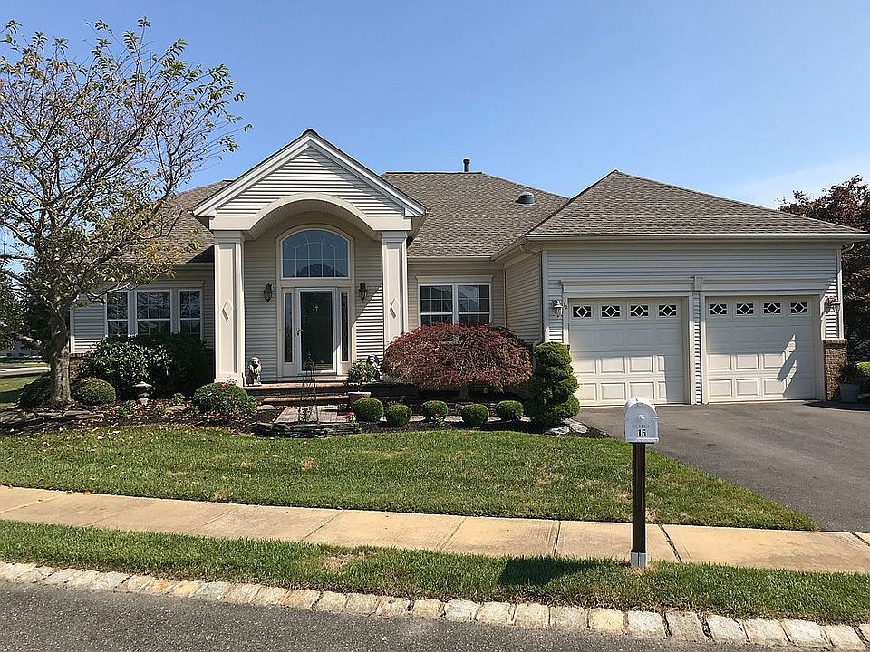 1st image of 15 Chaucer Cir