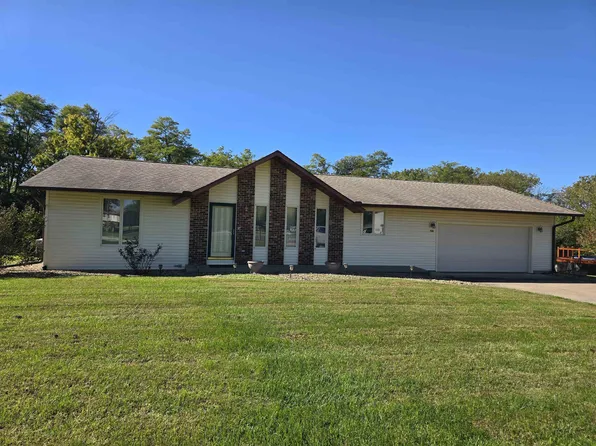 700 N Haven Dr, Carthage, IL 62321