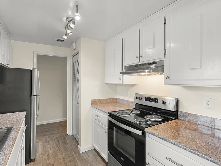 Sycamore Green Apartments — Photo 9