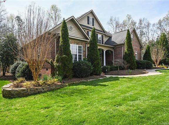 3rd image of 614 Old Hollow Ct
