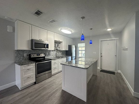 3rd image of 1047 Small Ct APT 37